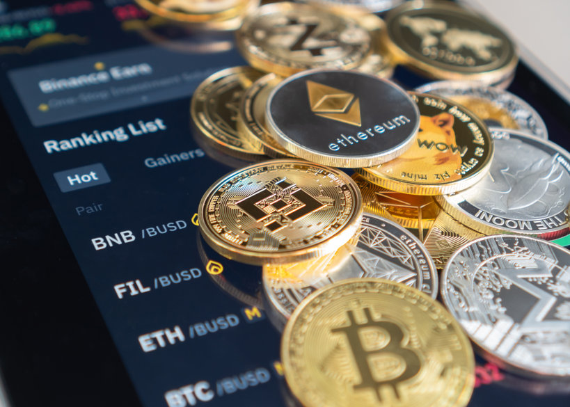 Altcoins soar, Bitcoin stalls as Fed rate cut speculation hits fever pitch